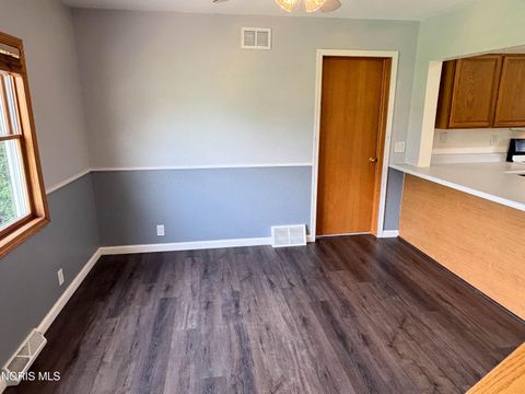 Tiny photo for 1102 S Lallendorf Road, Oregon, OH 43616 (MLS # 10007921)