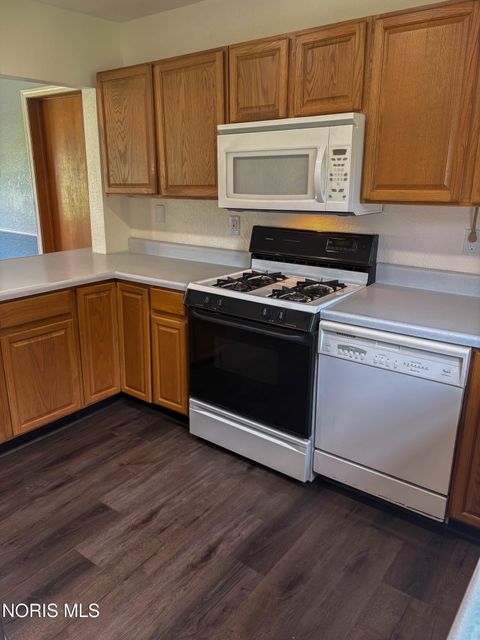 Tiny photo for 1102 S Lallendorf Road, Oregon, OH 43616 (MLS # 10007921)