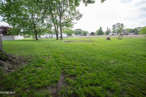 Tiny photo for 1102 S Lallendorf Road, Oregon, OH 43616 (MLS # 10007921)