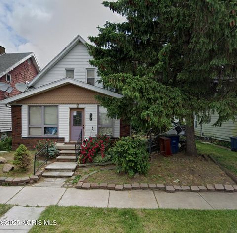 Photo of 743 White Street, Toledo, OH 43605 (MLS # 10002197)