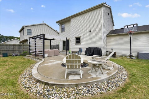 Tiny photo for 1060 Little Creek Drive, Perrysburg, OH 43551 (MLS # 10009022)
