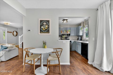 Tiny photo for 1060 Little Creek Drive, Perrysburg, OH 43551 (MLS # 10009022)