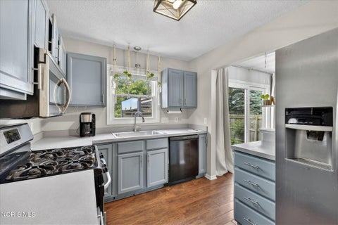 Tiny photo for 1060 Little Creek Drive, Perrysburg, OH 43551 (MLS # 10009022)