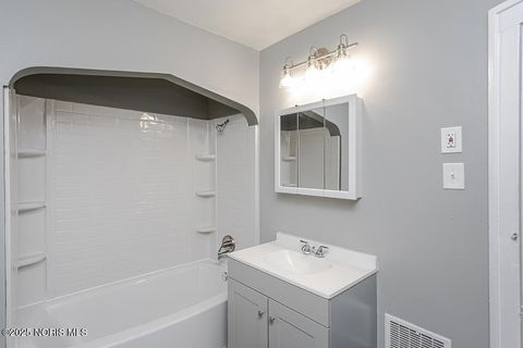 Tiny photo for 2041 Loxley Road, Toledo, OH 43613 (MLS # 10000883)