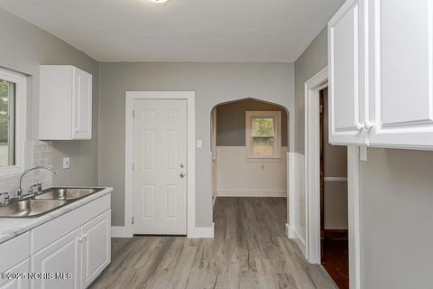 Tiny photo for 2041 Loxley Road, Toledo, OH 43613 (MLS # 10000883)