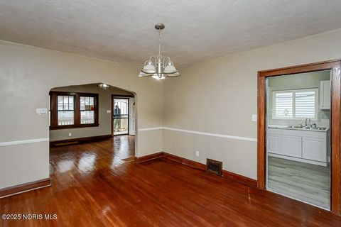 Tiny photo for 2041 Loxley Road, Toledo, OH 43613 (MLS # 10000883)