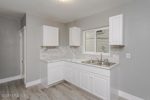 Tiny photo for 2041 Loxley Road, Toledo, OH 43613 (MLS # 10000883)