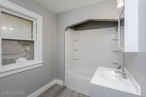 Tiny photo for 2041 Loxley Road, Toledo, OH 43613 (MLS # 10000883)