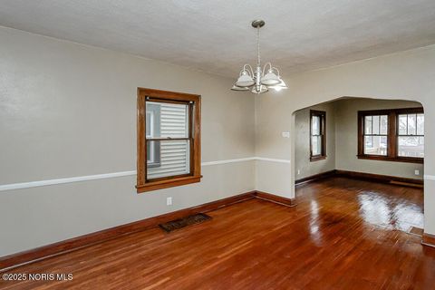 Tiny photo for 2041 Loxley Road, Toledo, OH 43613 (MLS # 10000883)