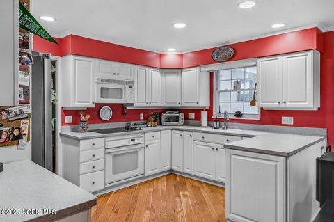 Tiny photo for 4132 Sheraton Road, Ottawa Hills, OH 43606 (MLS # 10000370)