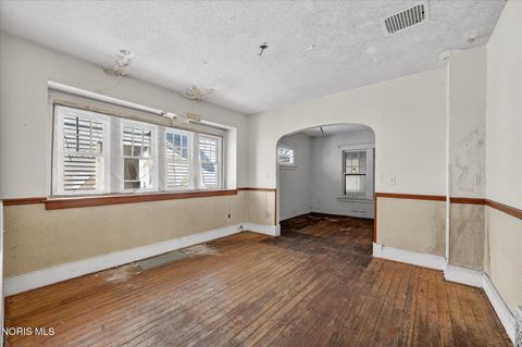 Tiny photo for 150 E Broadway Street, Toledo, OH 43605 (MLS # 10006486)