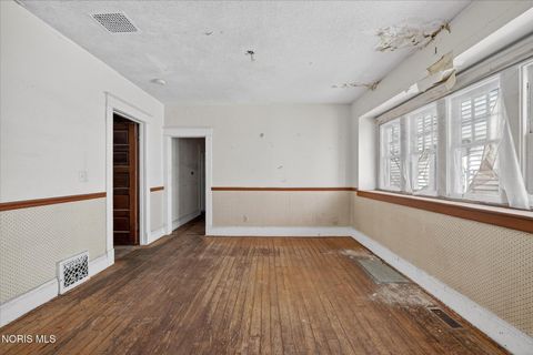 Tiny photo for 150 E Broadway Street, Toledo, OH 43605 (MLS # 10006486)