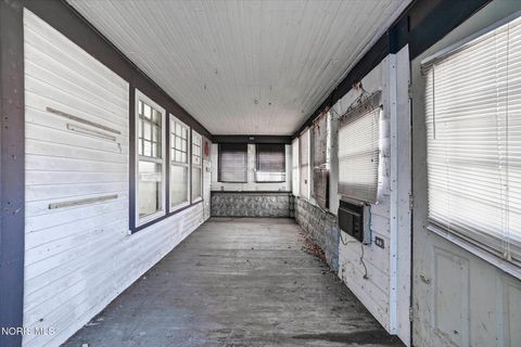 Tiny photo for 150 E Broadway Street, Toledo, OH 43605 (MLS # 10006486)