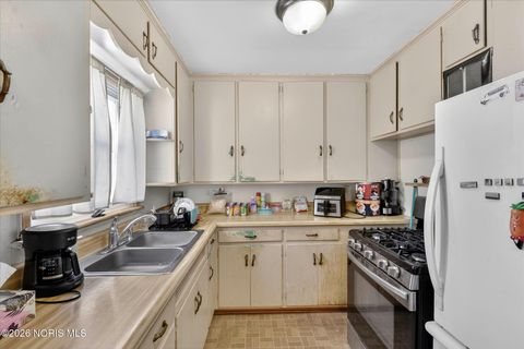 Tiny photo for 3333 Beaumont Drive, Toledo, OH 43608 (MLS # 10003423)