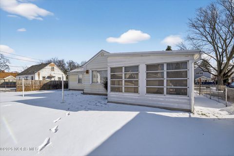 Tiny photo for 3333 Beaumont Drive, Toledo, OH 43608 (MLS # 10003423)