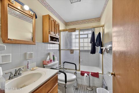 Tiny photo for 3333 Beaumont Drive, Toledo, OH 43608 (MLS # 10003423)