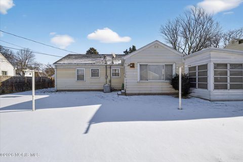 Tiny photo for 3333 Beaumont Drive, Toledo, OH 43608 (MLS # 10003423)