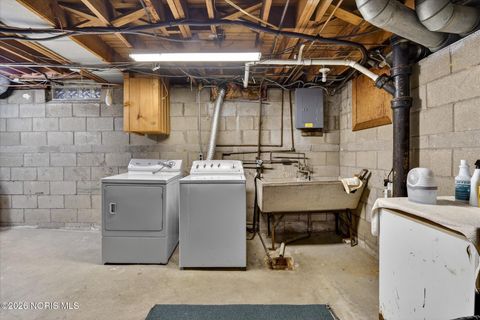 Tiny photo for 3333 Beaumont Drive, Toledo, OH 43608 (MLS # 10003423)