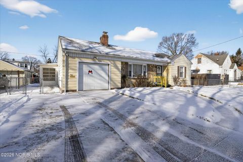 Tiny photo for 3333 Beaumont Drive, Toledo, OH 43608 (MLS # 10003423)