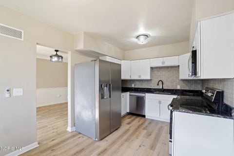 Tiny photo for 611 Miami Street, Toledo, OH 43605 (MLS # 10014270)