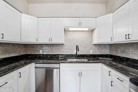 Tiny photo for 611 Miami Street, Toledo, OH 43605 (MLS # 10014270)
