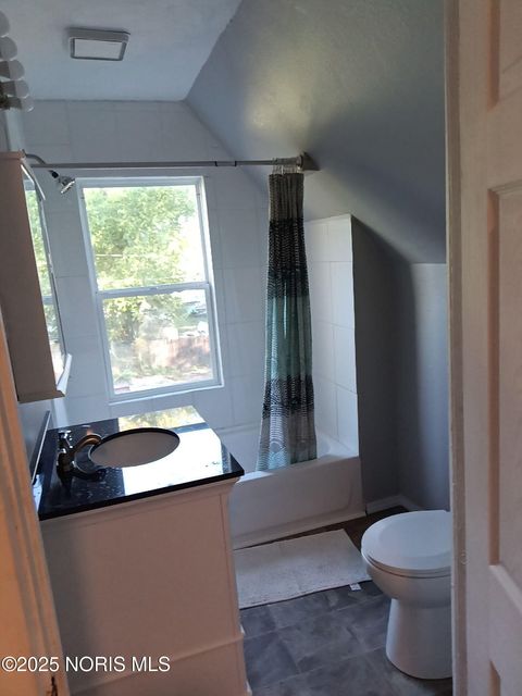 Tiny photo for 518 South Avenue, Toledo, OH 43609 (MLS # 10000224)