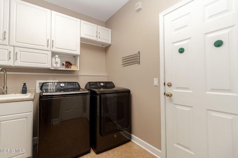 Tiny photo for 300 Twinbrook Drive, Perrysburg, OH 43551 (MLS # 10006152)