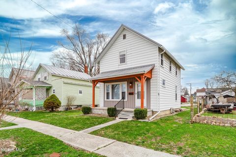 Photo of 826 S Spring Street, Bucyrus, OH 44820 (MLS # 10005402)