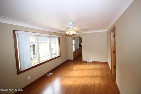 Tiny photo for 1135 Sawyer Road, Toledo, OH 43615 (MLS # 10000725)