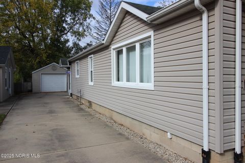 Tiny photo for 1135 Sawyer Road, Toledo, OH 43615 (MLS # 10000725)