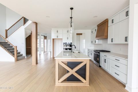 Tiny photo for 2107 Ashley Court, Perrysburg, OH 43551 (MLS # 10005098)