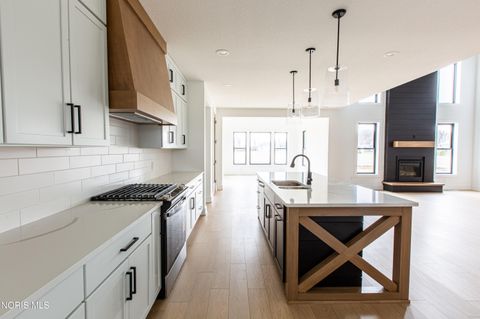 Tiny photo for 2107 Ashley Court, Perrysburg, OH 43551 (MLS # 10005098)