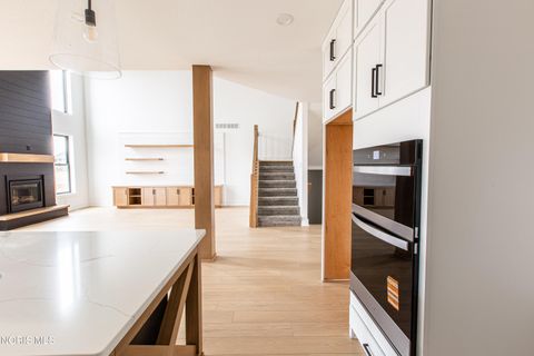 Tiny photo for 2107 Ashley Court, Perrysburg, OH 43551 (MLS # 10005098)