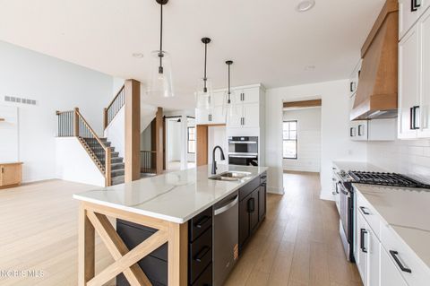 Tiny photo for 2107 Ashley Court, Perrysburg, OH 43551 (MLS # 10005098)