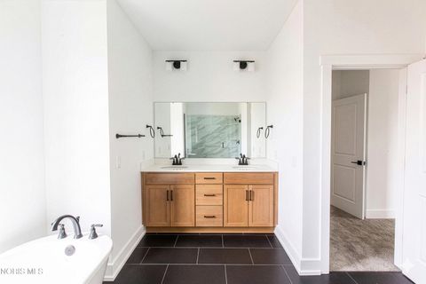 Tiny photo for 2107 Ashley Court, Perrysburg, OH 43551 (MLS # 10005098)