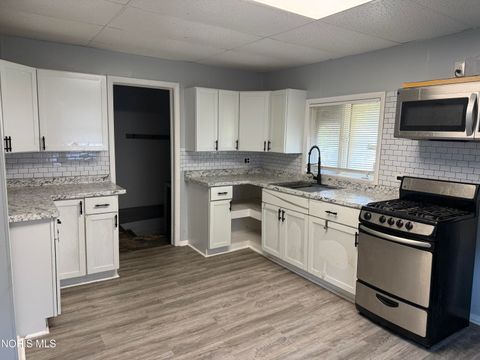 Tiny photo for 2916 Elm Street, Toledo, OH 43608 (MLS # 10007633)
