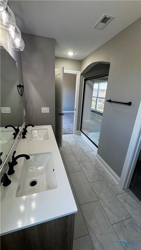 Tiny photo for 717 W Ironwood Drive, Rossford, OH 43460 (MLS # 10000318)