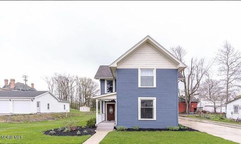 Photo of 24269 W Second St, Grand Rapids, OH 43522 (MLS # 10004978)