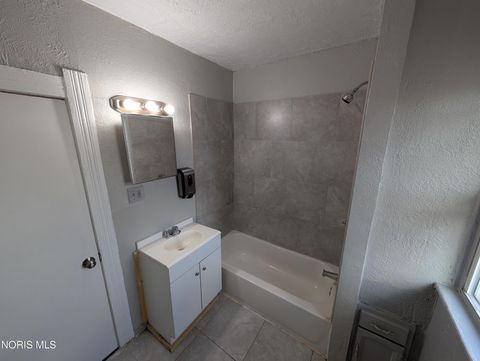 Tiny photo for 29 Garfield Place, Toledo, OH 43605 (MLS # 10004469)