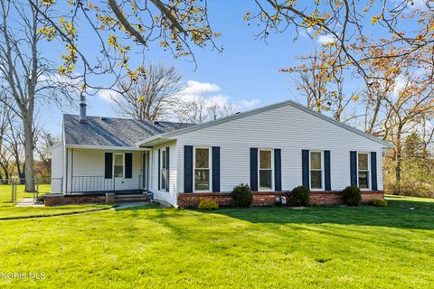 Photo of 7415 Salisbury Road, Maumee, OH 43537 (MLS # 10006191)