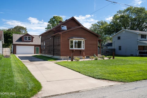 Tiny photo for 718 Johnson Street, Maumee, OH 43537 (MLS # 10014075)