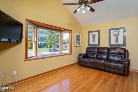 Tiny photo for 718 Johnson Street, Maumee, OH 43537 (MLS # 10014075)