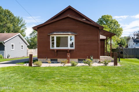 Tiny photo for 718 Johnson Street, Maumee, OH 43537 (MLS # 10014075)