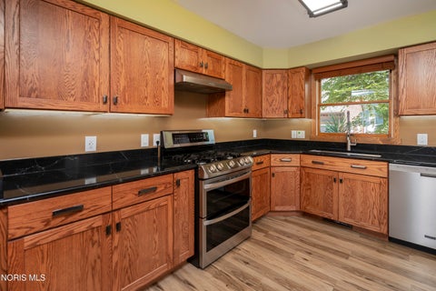 Tiny photo for 718 Johnson Street, Maumee, OH 43537 (MLS # 10014075)