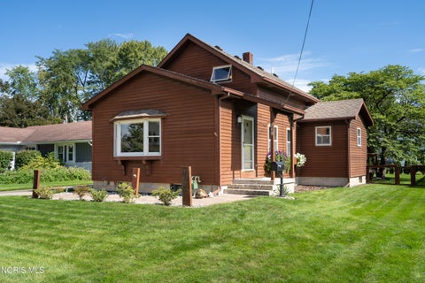 Tiny photo for 718 Johnson Street, Maumee, OH 43537 (MLS # 10014075)