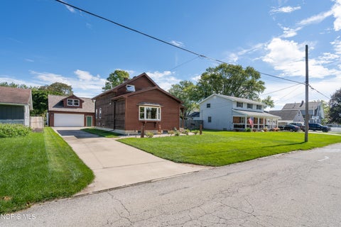 Tiny photo for 718 Johnson Street, Maumee, OH 43537 (MLS # 10014075)