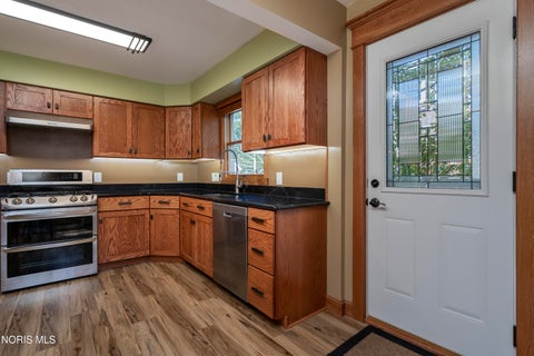 Tiny photo for 718 Johnson Street, Maumee, OH 43537 (MLS # 10014075)