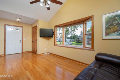 Tiny photo for 718 Johnson Street, Maumee, OH 43537 (MLS # 10014075)