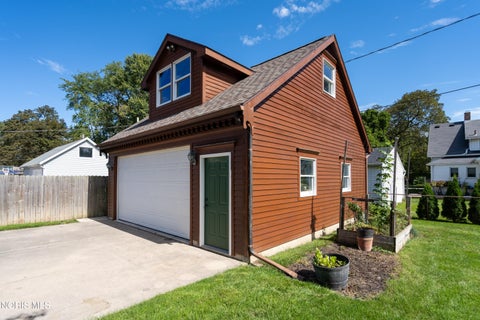 Tiny photo for 718 Johnson Street, Maumee, OH 43537 (MLS # 10014075)