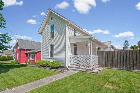 Photo of 214 Walnut Street, Van Buren, OH 45889 (MLS # 10007367)